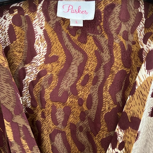 Parker Dress Size L • Deep front cut • Animal print with long Sleeves • - Picture 3 of 8